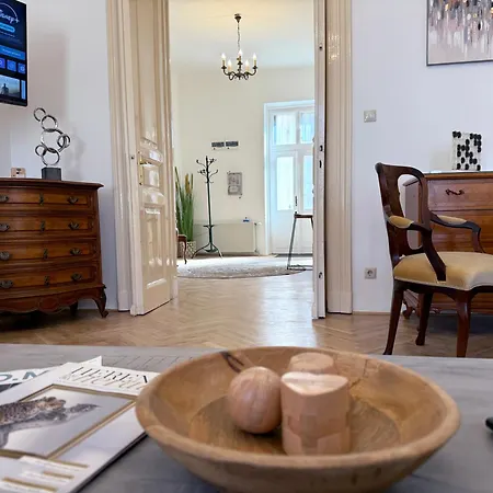 Elegant 125m2 Downtown Apartamento