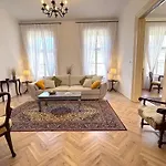 Elegant 125m2 Downtown Appartement