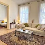 Elegant 125m2 Downtown شقة بودابست