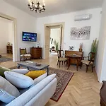 Elegant 125m2 Downtown *