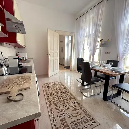 Lejlighed Elegant 125m2 Downtown *