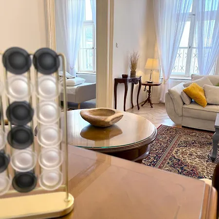 Elegant 125m2 Downtown Lejlighed