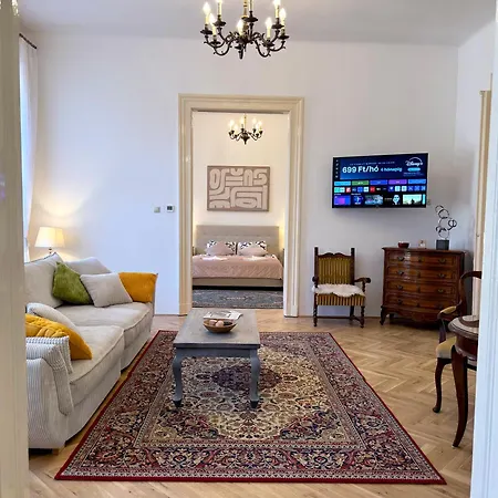 Elegant 125m2 Downtown Daire