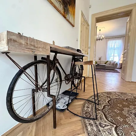 Elegant 125m2 Downtown Budapeşte
