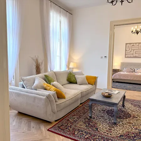 Elegant 125m2 Downtown Budapeşte