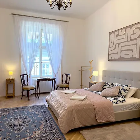 Lejlighed Elegant 125m2 Downtown *