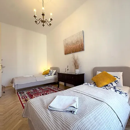 Elegant 125m2 Downtown Budapeşte