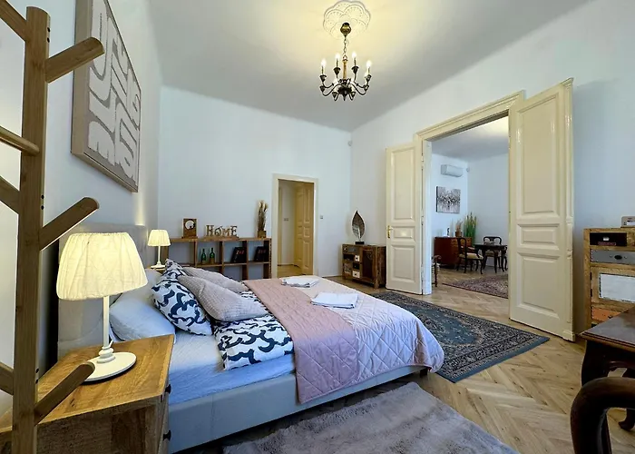 Elegant 125m2 Downtown Budapest