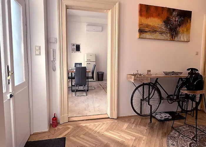 Elegant 125m2 Downtown *