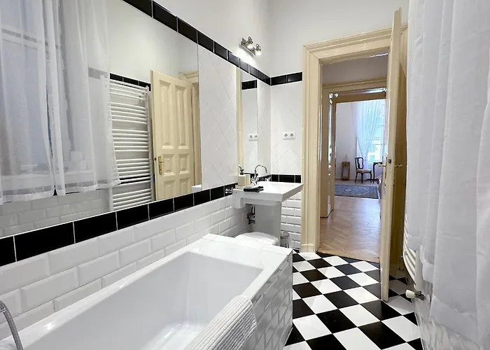 Elegant 125m2 Downtown * Budapest