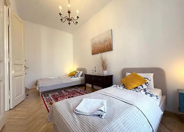 Elegant 125m2 Downtown Budapest