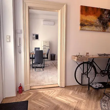 Elegant 125m2 Downtown *