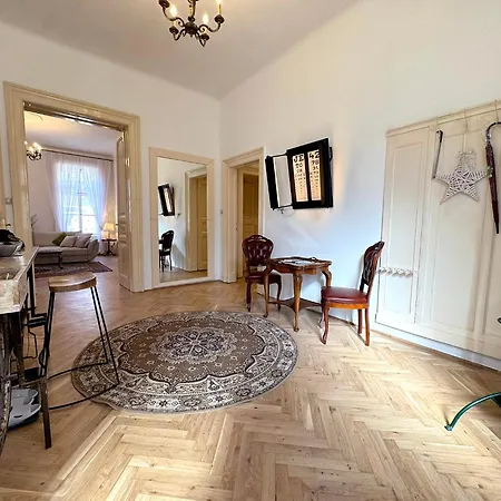 Elegant 125m2 Downtown Будапешт