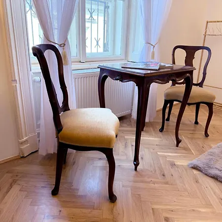 Elegant 125m2 Downtown Lägenhet