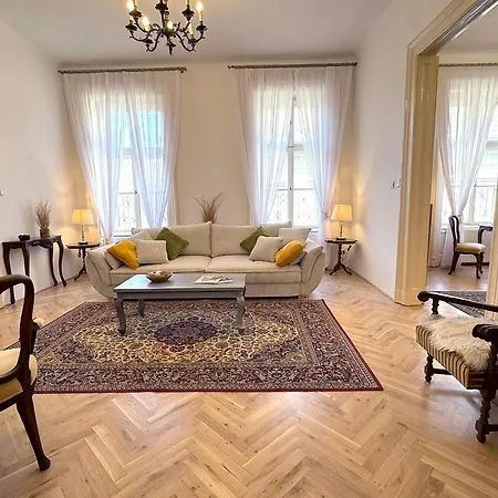 Elegant 125m2 Downtown Lägenhet