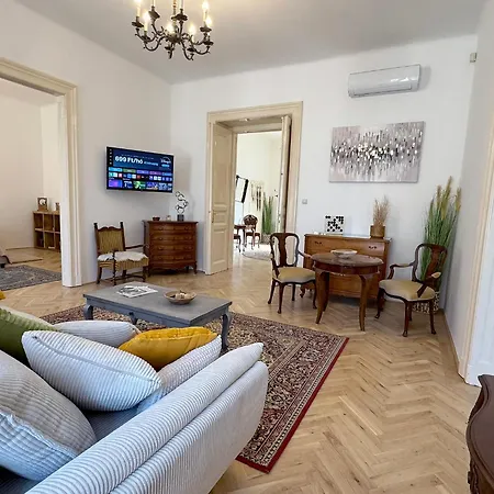 Elegant 125m2 Downtown *